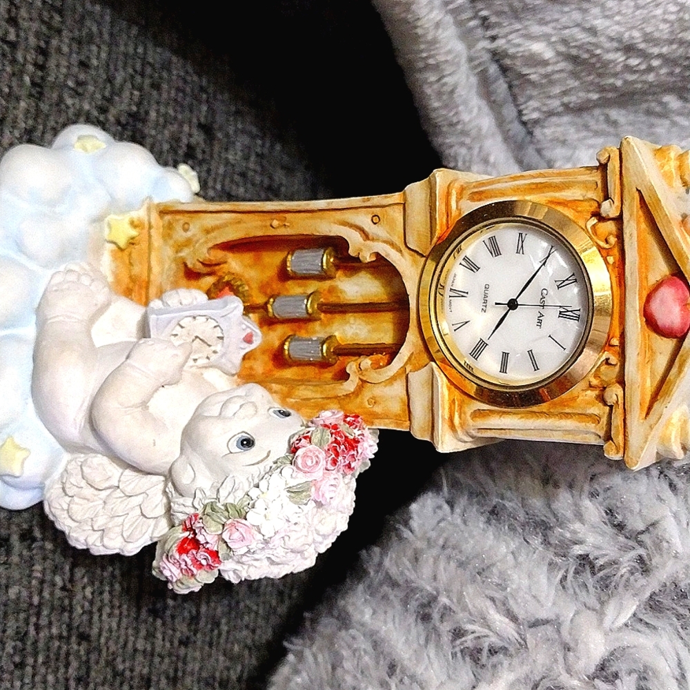 1997 Dreamsicle figurine. "Grandfather Clock".